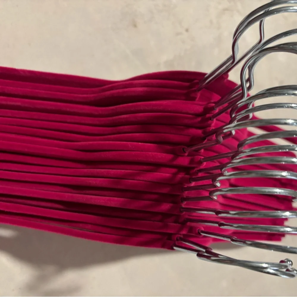 Set of 20 Velvet Non-Slip Hangers - Hot Pink Velveted